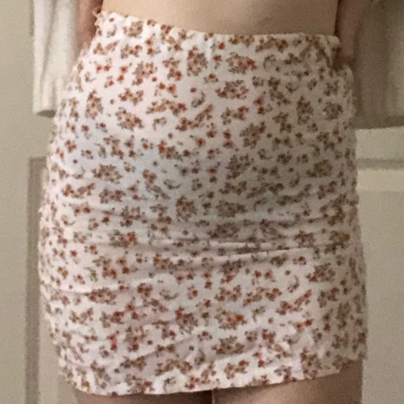 floral mini skirt - Picture 2 of 3
